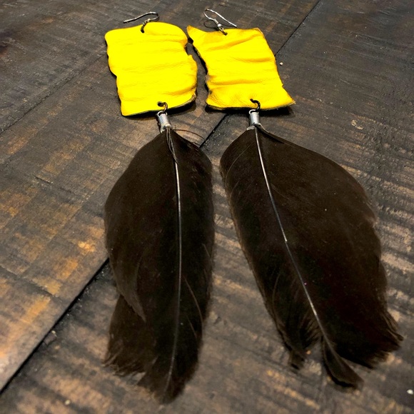 Feather and leather earrings - Picture 6 of 6